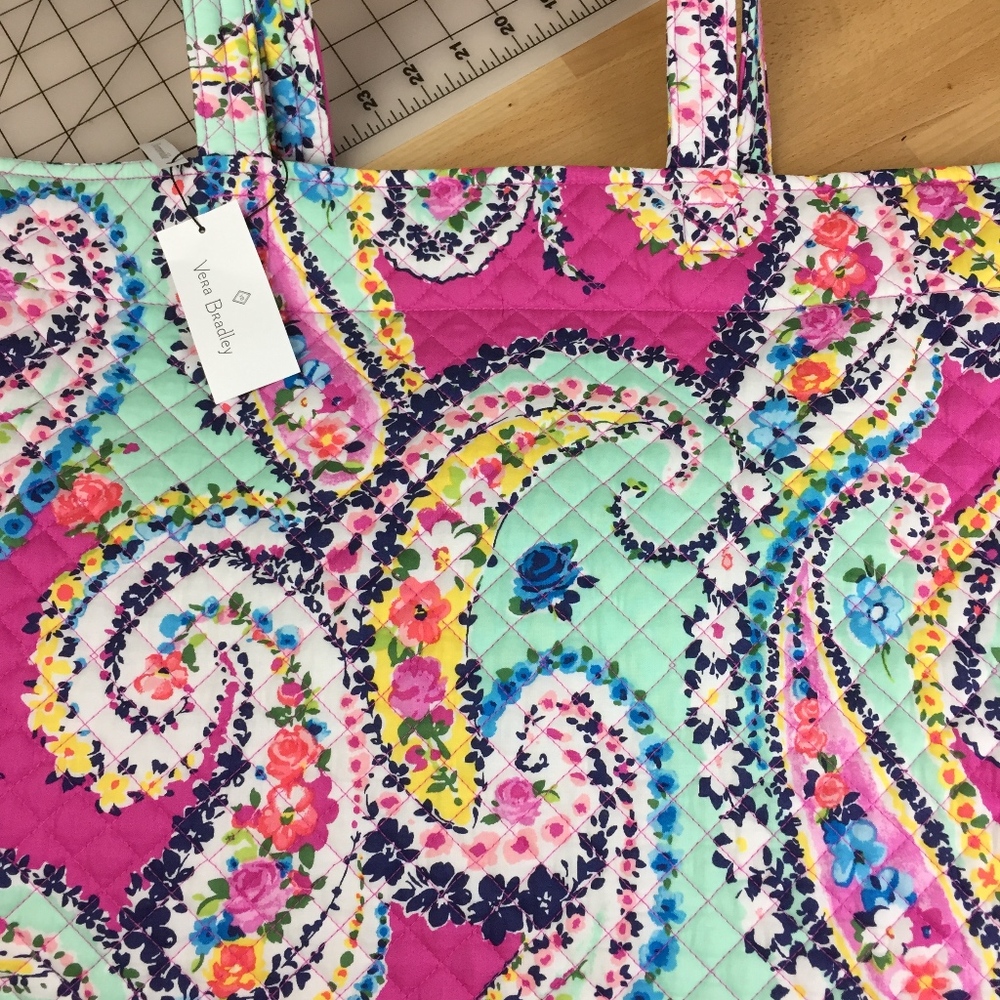 EXCLUSIVE! NEW! Vera Bradley Iconic Grand Tote - Picture 5 of 8